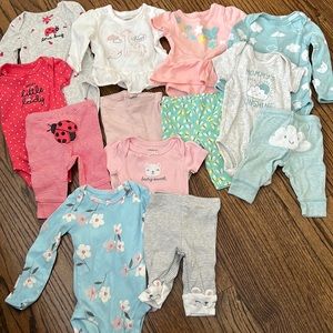 Set of Carter’s baby girl outfits